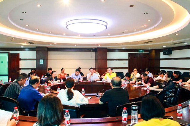 企協(xié)會長參加重信用企業(yè)座談會.jpg 企協(xié)會長參加重信用企業(yè)座談會.jpg